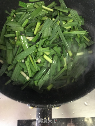 大蒜炒猪耳朵的做法步骤：3