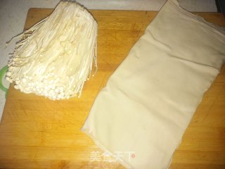 金针菇豆皮卷的做法步骤：1