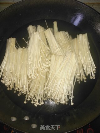 金针菇豆皮卷的做法步骤：3