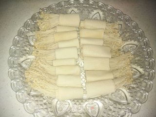 金针菇豆皮卷的做法步骤：5