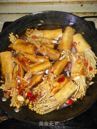 金针菇豆皮卷的做法步骤：16