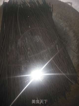 凉拌蕨根粉的做法步骤：2