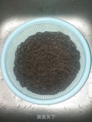 凉拌蕨根粉的做法步骤：3