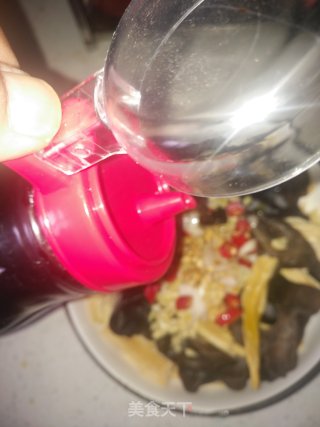 凉拌腐竹木耳的做法步骤：10