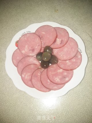 熏火腿肠摆盘的做法步骤：4