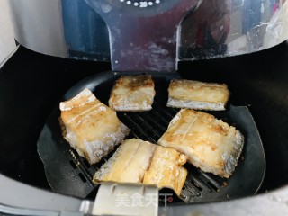 火麻仁香煎带鱼的做法步骤：1