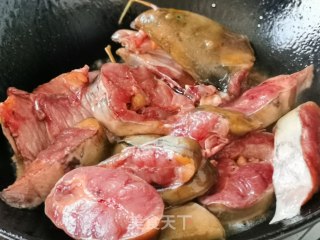鲢鱼煮鱼丸的做法步骤：1