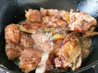 鲢鱼煮鱼丸的做法步骤：2