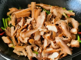 蒜苗炒牛肚的做法步骤：6