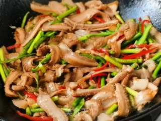 蒜苗炒牛肚的做法步骤：7