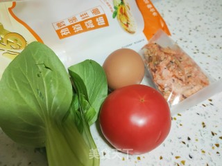 牛肉鳞虾鸡蛋面的做法步骤：1