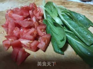 牛肉鳞虾鸡蛋面的做法步骤：2