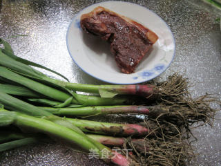 酱肉炒大蒜的做法步骤：1