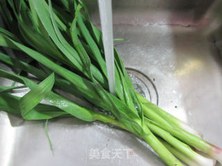 酱肉炒大蒜的做法步骤：2