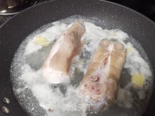 酱猪蹄的做法步骤：2