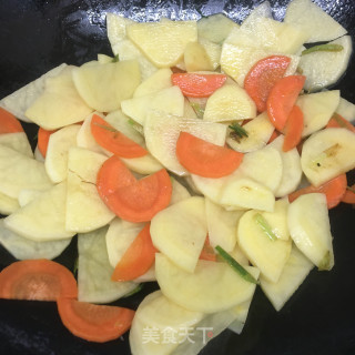 香葱胡萝卜炒土豆片的做法步骤：8