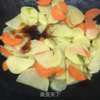 香葱胡萝卜炒土豆片的做法步骤：9