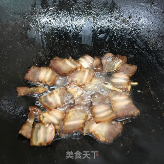 腊肉炒西芹的做法步骤：3