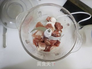 荸荠蛋皮肉卷❗️清香可口❗️肉质鲜嫩香而不腻的做法步骤：2