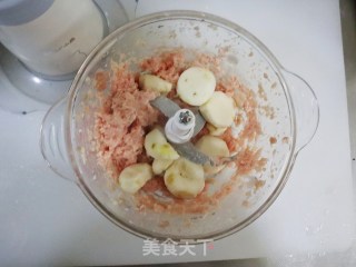 荸荠蛋皮肉卷❗️清香可口❗️肉质鲜嫩香而不腻的做法步骤：3