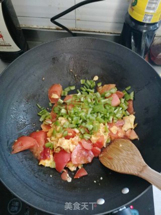 西红柿鸡蛋尖椒拌面的做法步骤：4