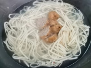 肉丸香菇汤面的做法步骤：3