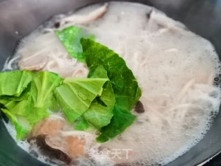 肉丸香菇汤面的做法步骤：5