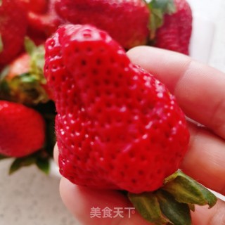 草莓玫瑰花的做法步骤：2