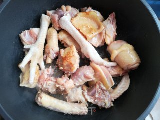 栗蘑土豆炖鸡的做法步骤：4