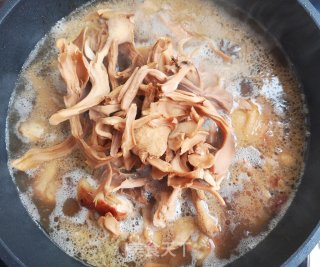 栗蘑土豆炖鸡的做法步骤：10