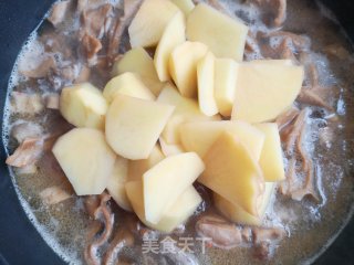 栗蘑土豆炖鸡的做法步骤：11