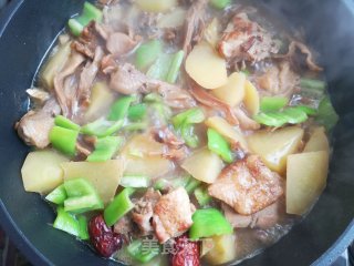 栗蘑土豆炖鸡的做法步骤：14