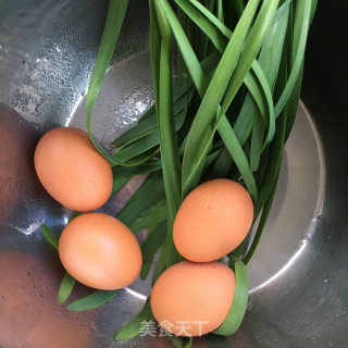 银鱼韭菜炒蛋的做法步骤：1