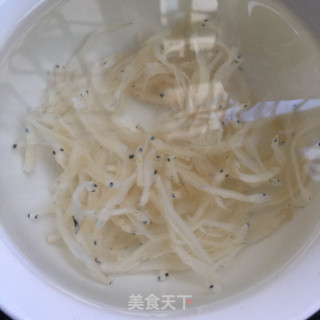 银鱼韭菜炒蛋的做法步骤：2