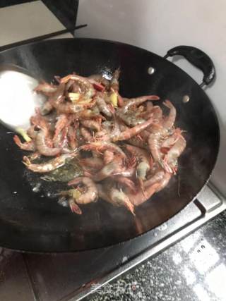 香辣河虾的做法步骤：2