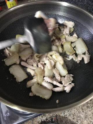 美味小炒肉的做法步骤：1