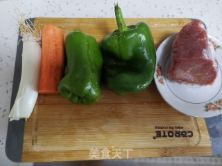 肉片炒青椒的做法步骤：1