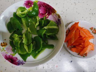 肉片炒青椒的做法步骤：2