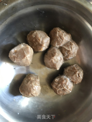 牛筋丸春萝卜汤的做法步骤：1