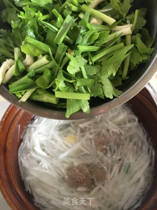 牛筋丸春萝卜汤的做法步骤：7