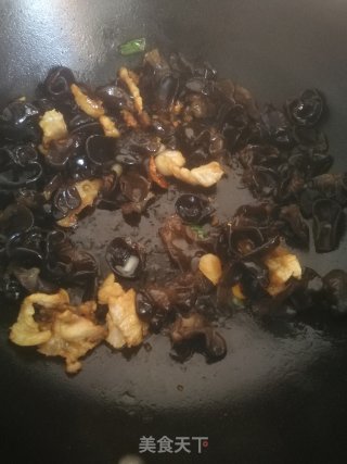 木耳炒肉的做法步骤：12