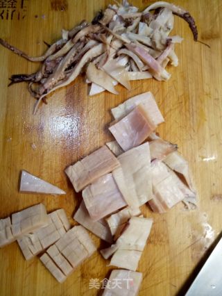 素炒鱿鱼的做法步骤：2