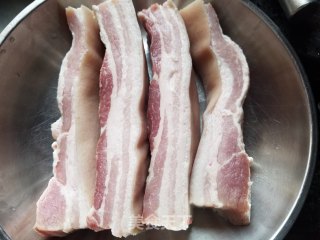 腌咸肉的做法步骤：1