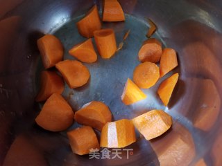 莲藕胡萝卜海带汤的做法步骤：1