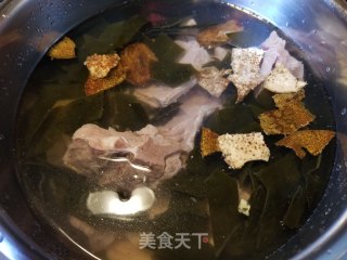 莲藕胡萝卜海带汤的做法步骤：7