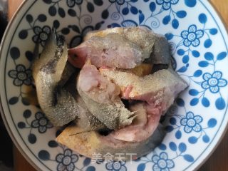 黄花鱼香芋煲的做法步骤：4