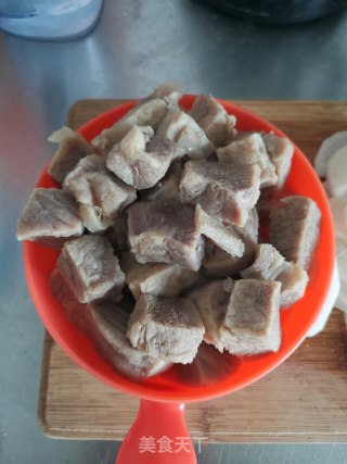 白萝卜牛肉汤的做法步骤：4