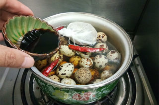 香卤鹌鹑蛋的做法步骤：5