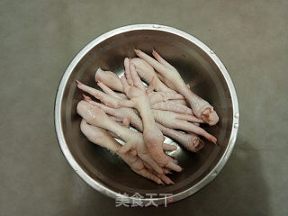 虎皮凤爪的做法步骤：1