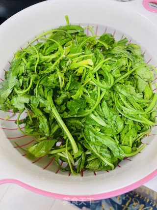 荠菜香干的做法步骤：3